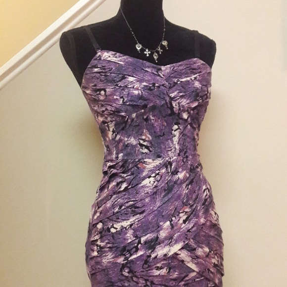 Guess/ Los Angeles /Form Fitting / Print Dress - Picture 6 of 8